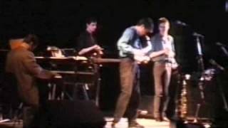 Miniatura del video "STEVEN BROWN (Tuxedo Moon) What use ? - Bassano Del Grappa - Centro Giovanile 12-05-88"