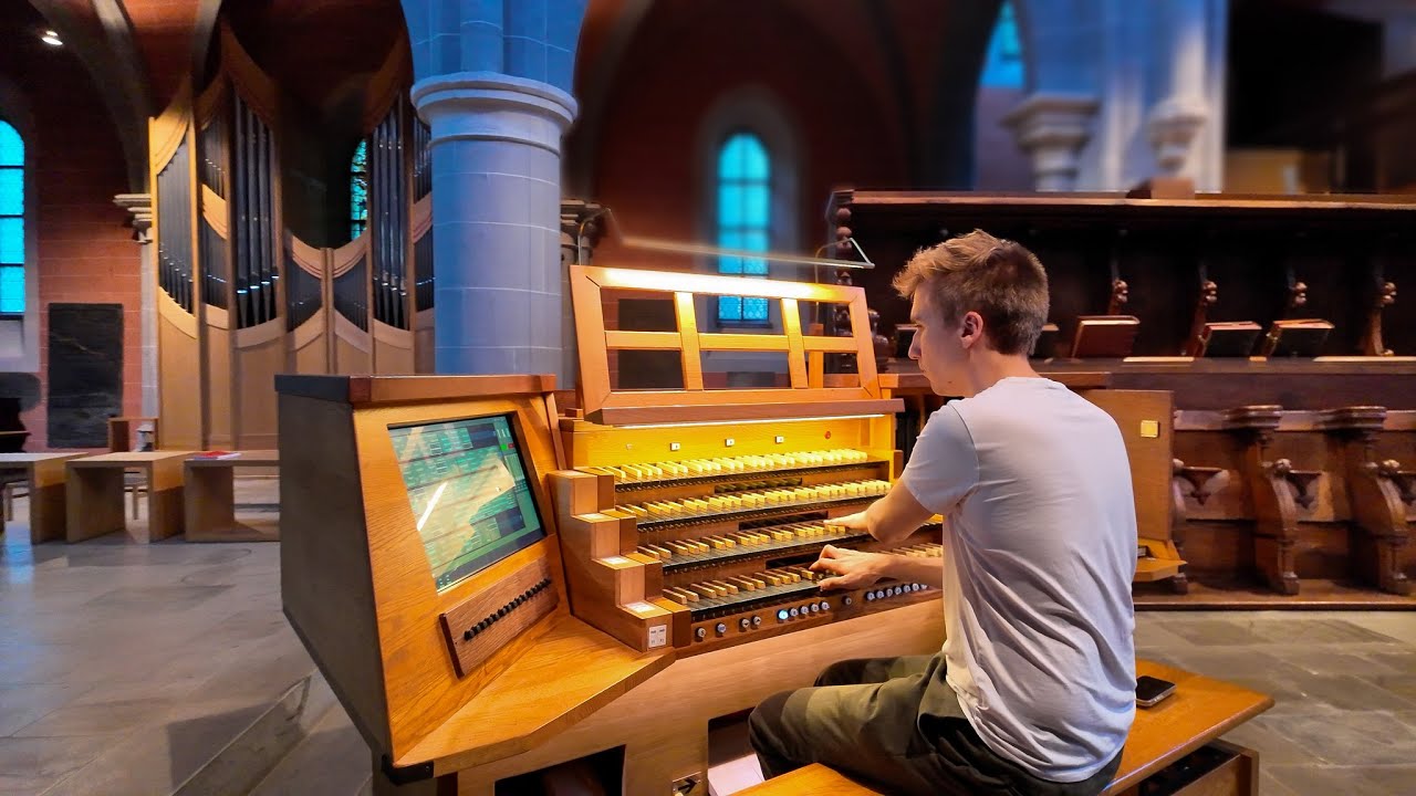 Feeling like I'm in a @SalisburyOrganist video!