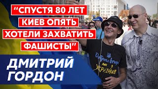 Гордон гуляет по Крещатику и общается с киевлянами на фоне разбитой российской военной техники