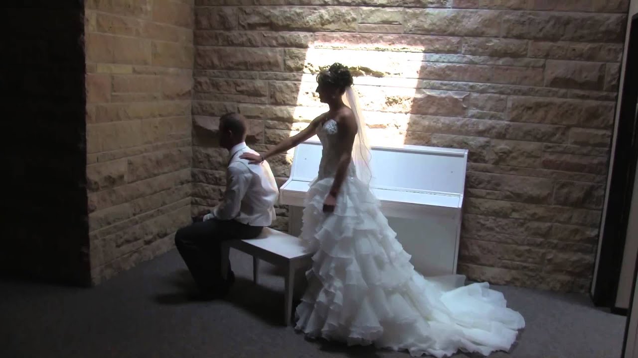 The First Time A Groom See S His Bride On Their Wedding Day You