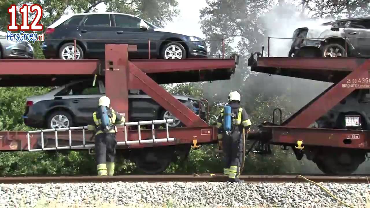 Afrekenen Hesje knijpen Autotrein in brand op spoor bij Terschuur - YouTube