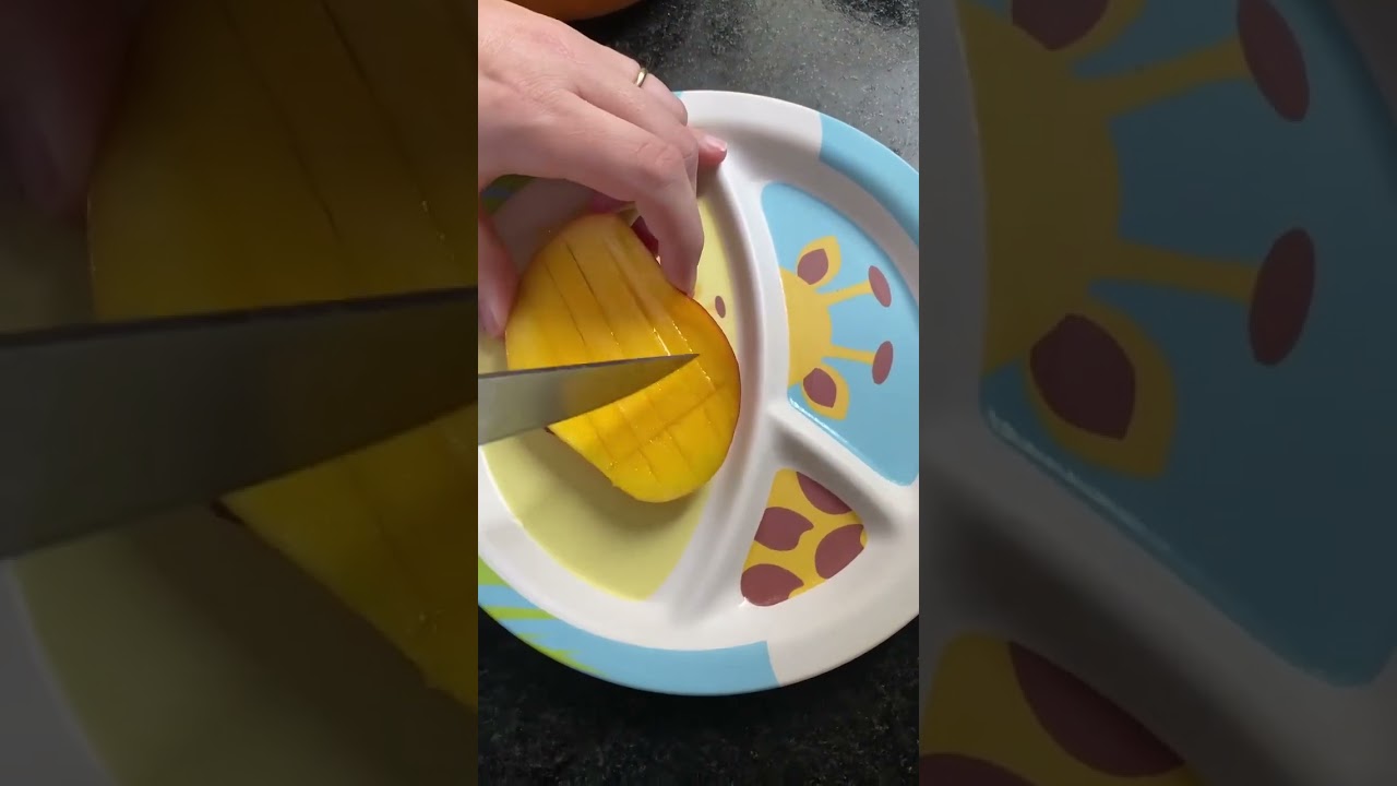 Como oferecer manga para bebês no BLW 