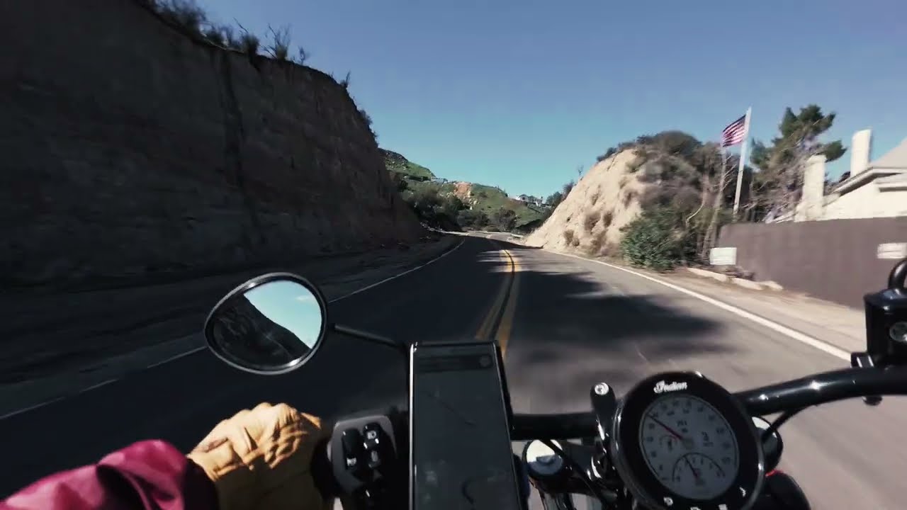 Does the Indian Chief Dark Horse handle turns good?