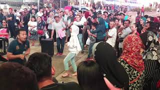 Makcik latah di Anak Singkong