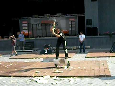 robert ebner @ stihl timbersports - underhand chop...