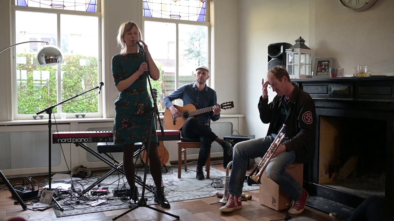 Stefka tijdens Gluren bij de Buren