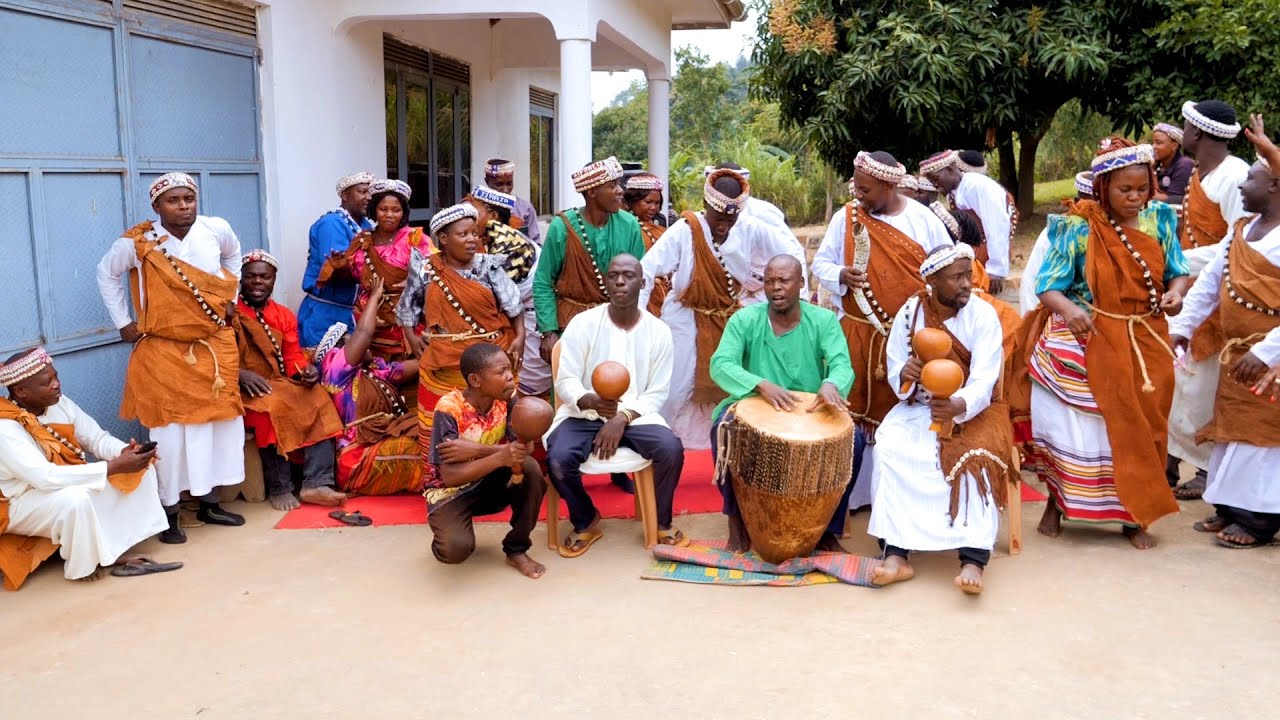 MUSIC DAGALA JJUMBA LUBOWA ALIGAWEESA , SENGA KULANAMA NE BAZUUKULU BA WAMALA