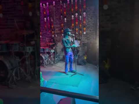 Khalid - Location Live (Jaye Qaun) auf YouTube ansehen Khalid - Location Live (Jaye Qaun) auf YouTube ansehen