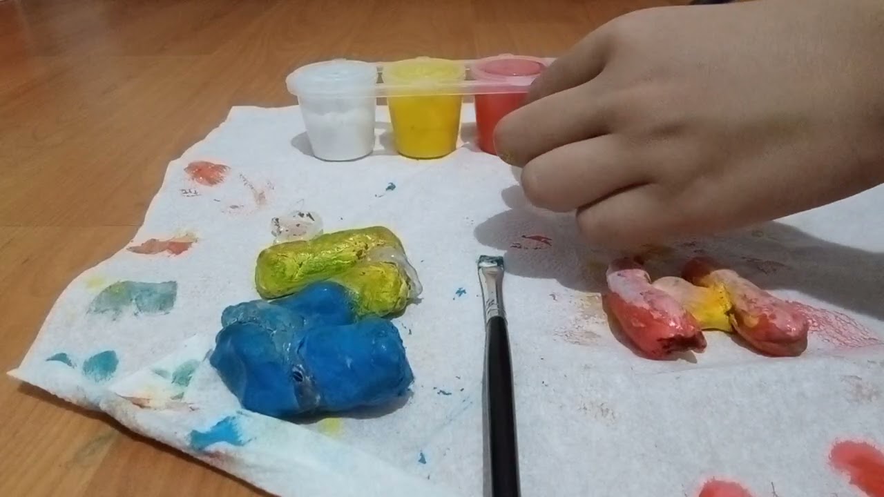 Arkadaşımla kilimize vernik sürdük