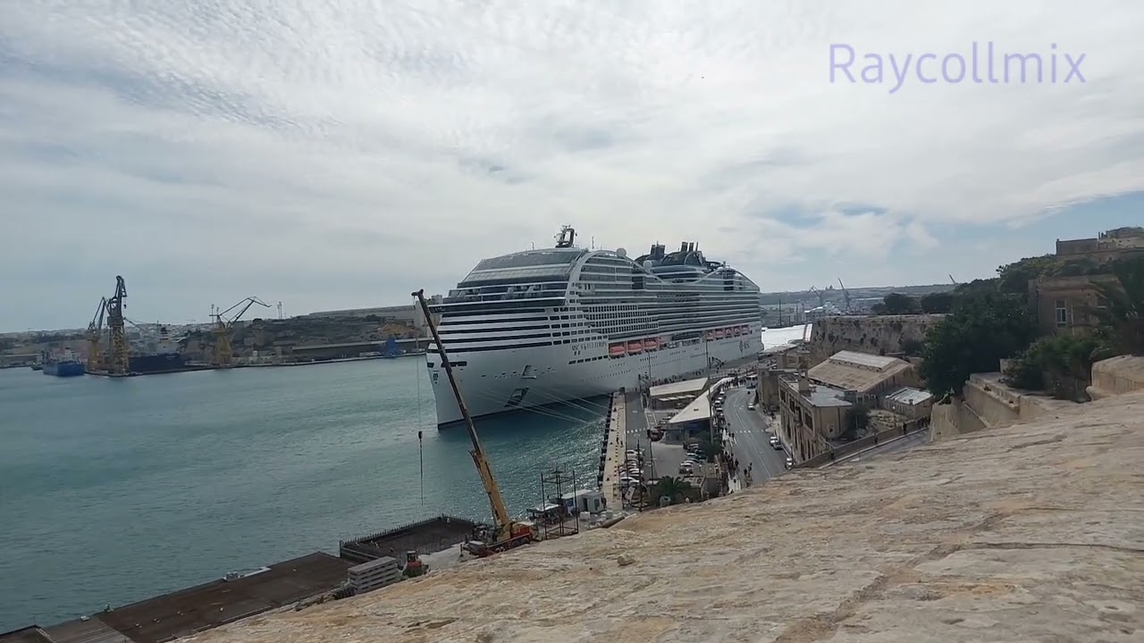 big ship in malta(RayCollmix)