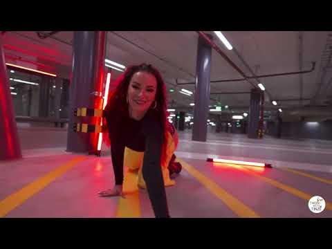 Alahna Ly Twerking