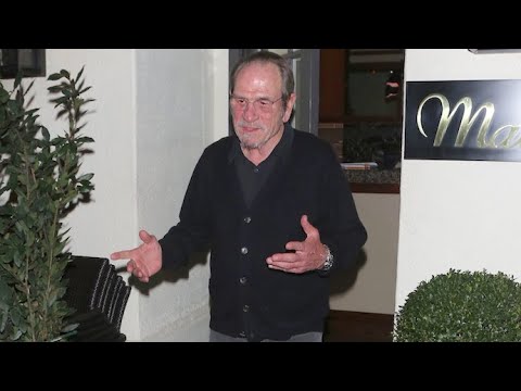 gossip grill Tommy Lee Jones Nearly Blinded By Flashbulbs After Dinner In Beverly Hills