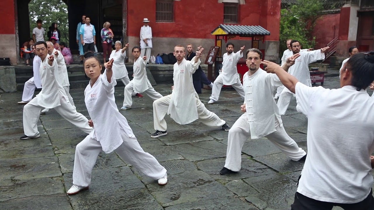 Wudang Dragongate Kungfu Temple Training - Nanyan Palace - Wudang 2018