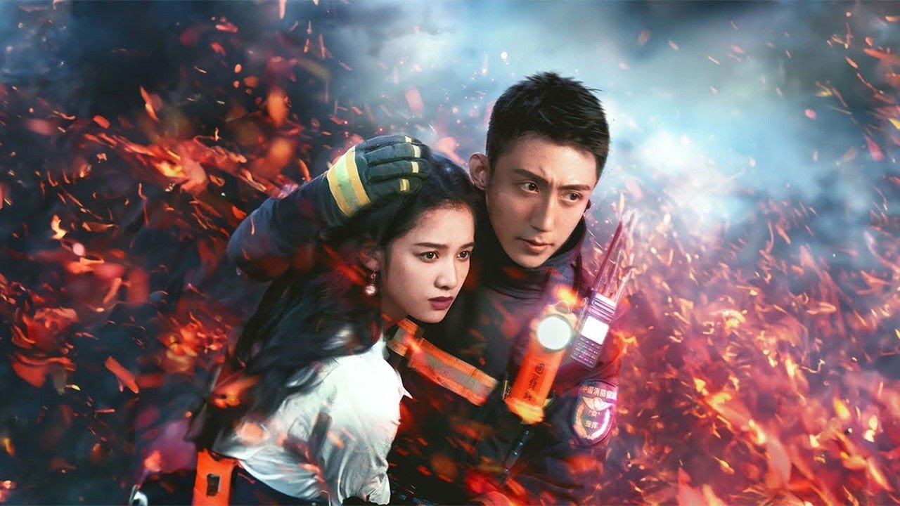 💃👩‍🚒 Une fille adorable rejoint l’équipe de secours incendie ❤️🔥 et le chef tombe amoureux ! Résumé