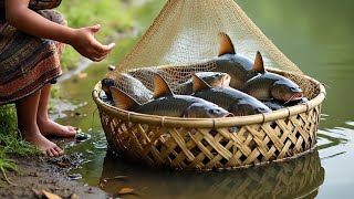 Traditional fishing technique  The girl caught a large school of catfish with a bamboo fish#youtube