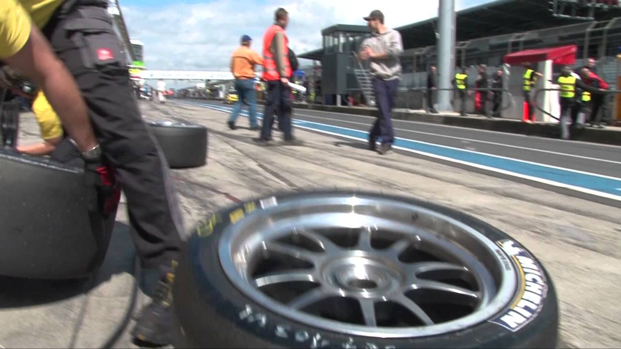 Ein lachendes und ein weinendes Timbuli-Auge beim 6. VLN-Lauf