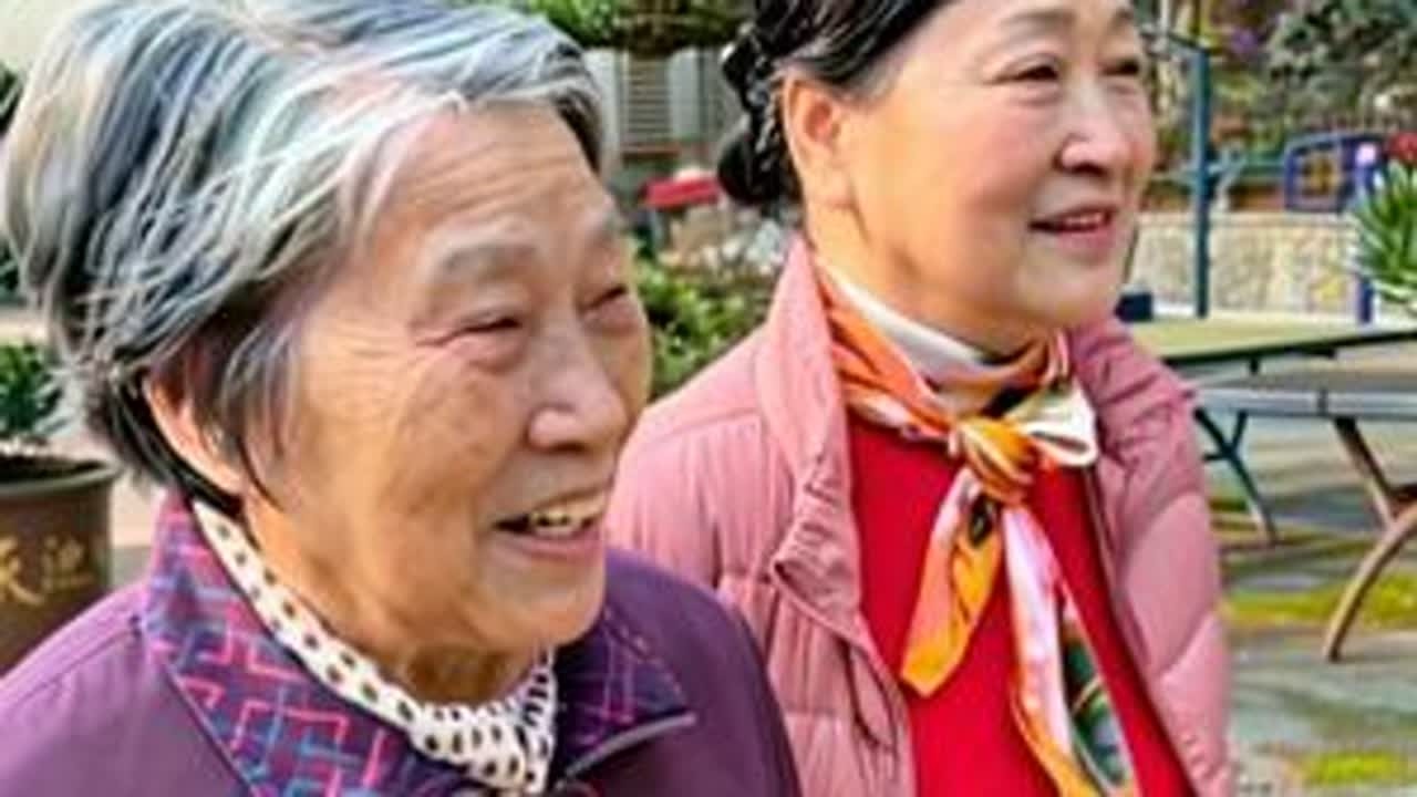 春节陪媳妇去养老院看望八十八岁外婆，临走时眼含泪水依依不舍！ #家人团聚#亲人相聚#外婆