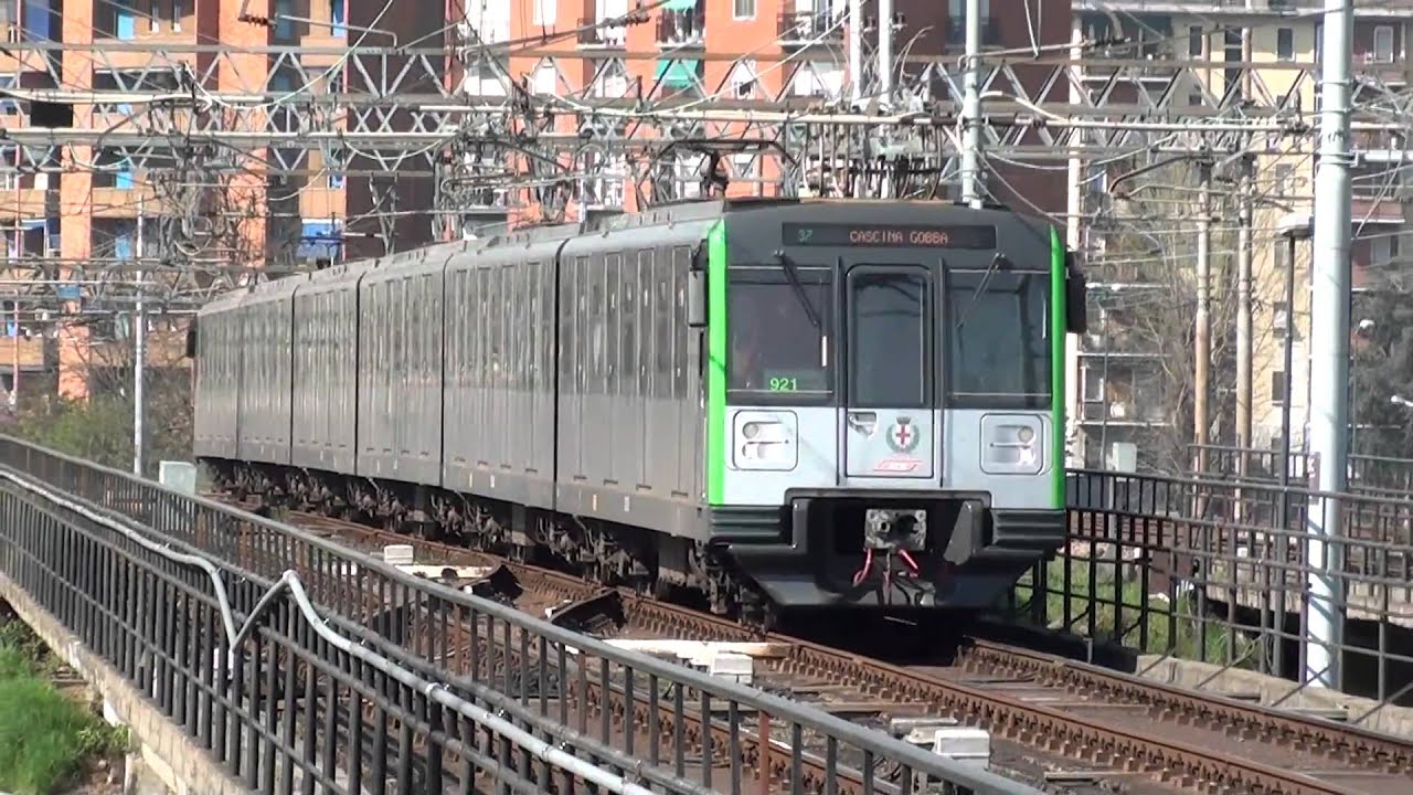 Train spotting: Meneghino arrival in Cacsina Gobba