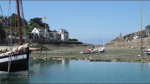 The Turning Tide. Tom Cunliffe on the relationship of the tide and the moon.