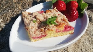 Crumb pie on a spoon with strawberries