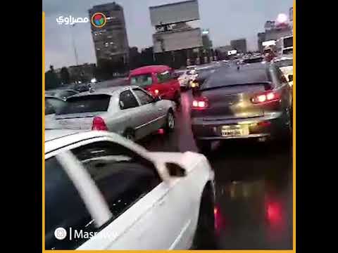 زحام وتكدس للسيارات أعلى كوبري أكتوبر بسبب الأمطار