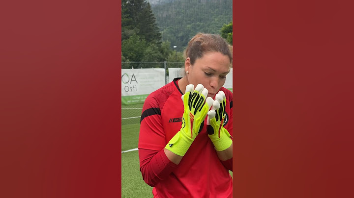 🧤SONO UN PORTIERE SEMPLICE, È NORMALE CHE… #iileven #comedy
