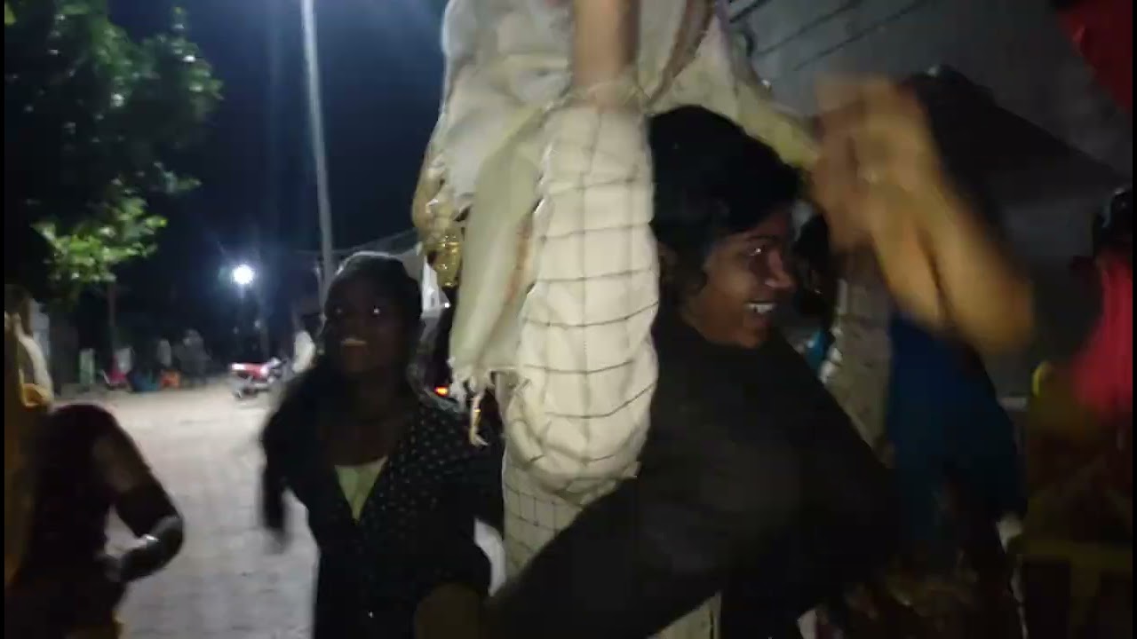 नवरदेवाला नाचवले महिलांनी आणि मुलींनी आदिवासी फुलका इंजोय करूया#trend #viral #aadivasi #नवरा #video