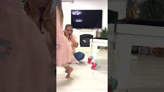 👧🏻 MAMA ÎI Pupă FUNDULEȚUL lui ARI 👶 Vrea și Mara, Teo Bri #shorts #viral #marashorts