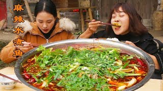 Qiu Mei's sister cooks in person and cooks spicy boiled fish with a smooth taste