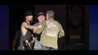 Celebrity Perry Farrell FLIPS OUT, punches Dave Navarro on stage at Jane’s Addiction concert - Boston - 2024 Net Worth