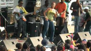 Alison Hinds- Roll It Gal (Live performance)