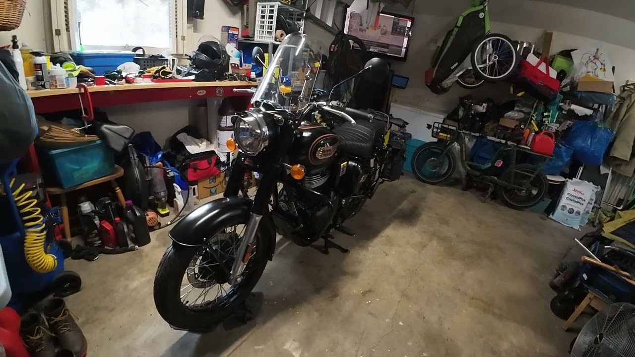 Is the Bullet (or Classic) 350 the beginner bike for you? Rants from a beginner.