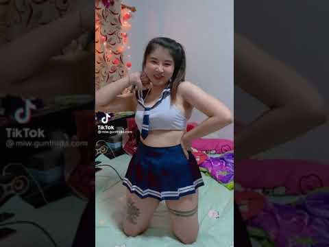 อาหมวยชุดนักเรียนญี่ปุ่น