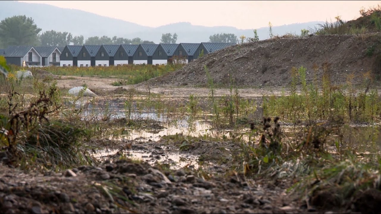Mieszkańcy oskarżają biznesmena. „Wcześniej helikopter krążył nad ośrodkiem” (UWAGA! TVN)