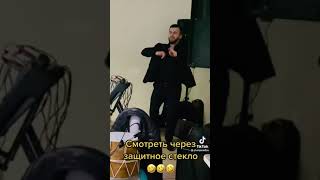 Супер танцор.Блестяще танцует. Бесконечно можно смотреть.♥🙏🌹😍😍😍😍💕💕💕♥