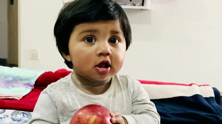 Evelyn is eating apple and banana