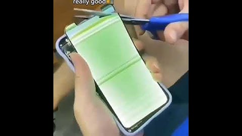 Cutting a iphone display with scissors 😱 #shorts #tiktok