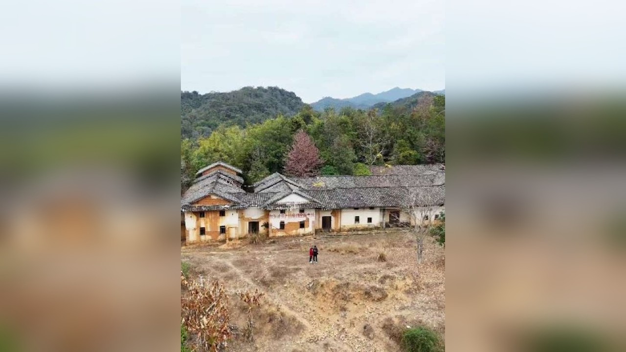 百年老宅历经沧桑，终究抵不过时代的潮涌，也没有人肯回来过年了