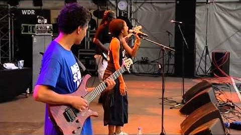 Nneka - The Uncomfortable Truth (Live)