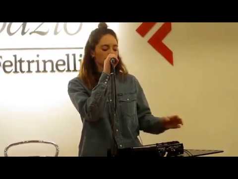 Francesca Michielin - Vulcano - Live la Feltrinelli Librerie (Napoli 20-01-2018)