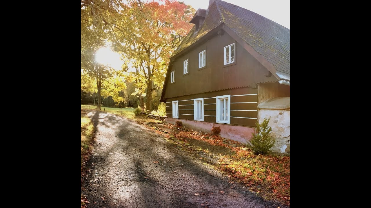 Šumavská poloroubená chalupa s dekretem krále Karla IV. NA PRODEJ