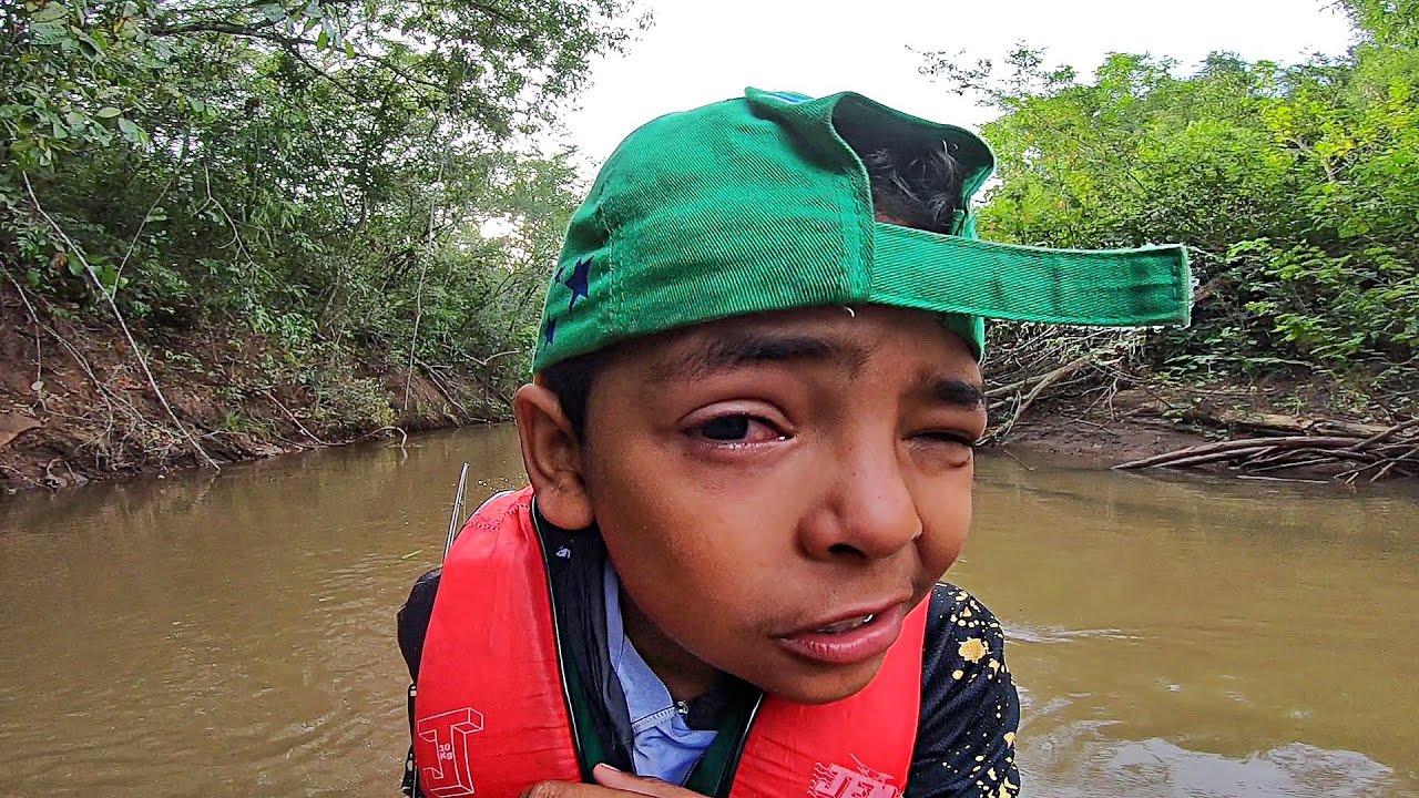 TODA PESCARIA ACONTECE ALGUMA COISA COM ESSE MENINO. coitado