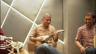 LONDON THUMAKDA | QUEEN | TUNTAI & BOUZOUKI COVER | TAPAS ROY | HANIF ASLAM| INSTRUMENTAL