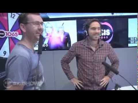 Baggs And Intern Pete Share A Kiss Youtube