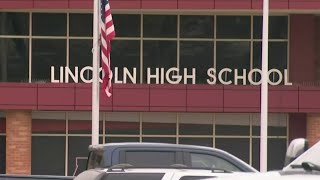 16-year-old student in custody after threat at Lincoln High School in Warren, police say Warren Lincoln High School