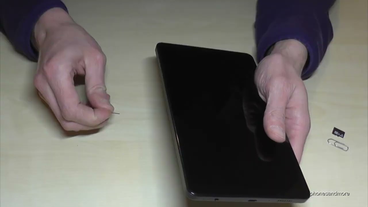 Samsung Galaxy Tab A9: How to insert a microSD card? Installation