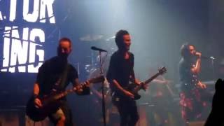 картинка: Tracktor Bowling - Вас Больше Нет (ft. Дэн Хромых) (Live in YotaSpace, 2016-10-01)