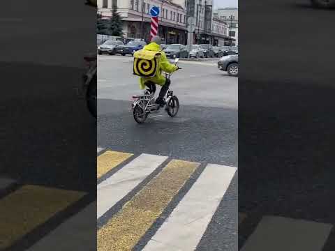 Доставка Яндекс Еда едет