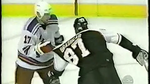 Chris Simon vs Donald Brashear & Simon scores on E...