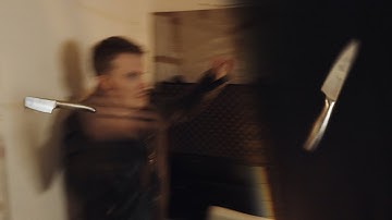 Throwing a KNIFE into a wall (using After Effects!)